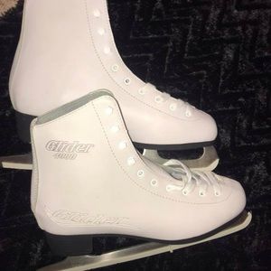 GLIDER 4000 ICE SKATES
